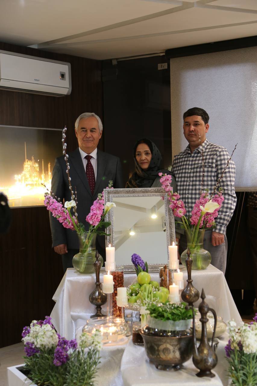 بازدید و بررسی سفیر تاجیکستان نظام‌الدین زاهدی به همراه خانواده از موزه